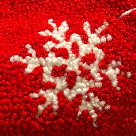 Queen West Red White Snowflake Loop Knit Fleece Stocking Set of 2 NEW - Picture 8 of 12